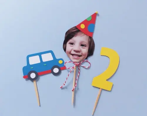 Topo de Bolo Carrinho com Foto de Rostinho e Idade