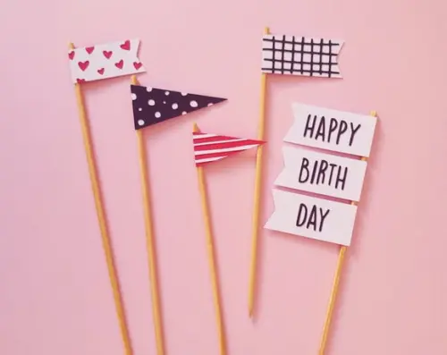 Topo de Bolo Happy Birthday com Bandeirinhas