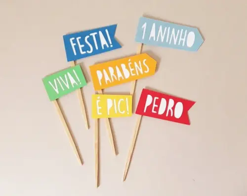 Topper Bandeirinhas com Texto Personalizado