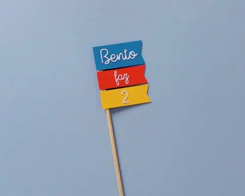 Topper de Bolo sem Tema Bandeirinhas com Texto Personalizado