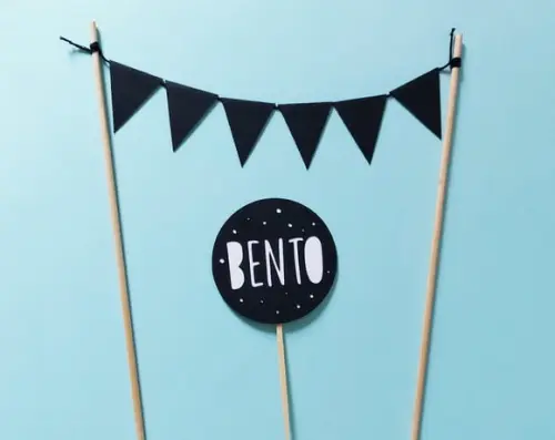 Kit Topo de Bolo Bandeirinhas Preto e Branco