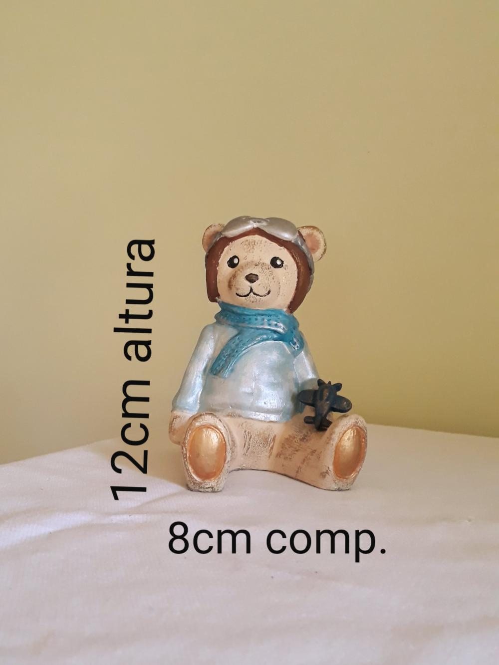 Urso aviador sentado em resina