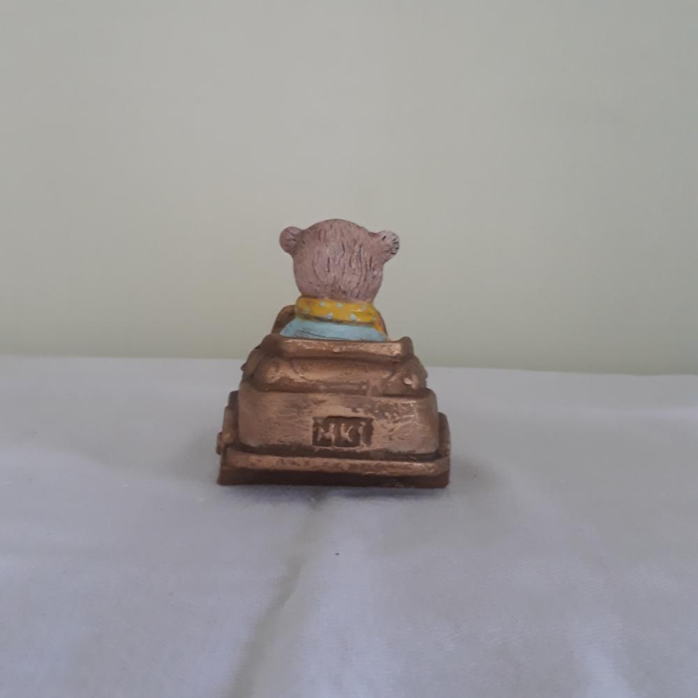Urso motorista em resina