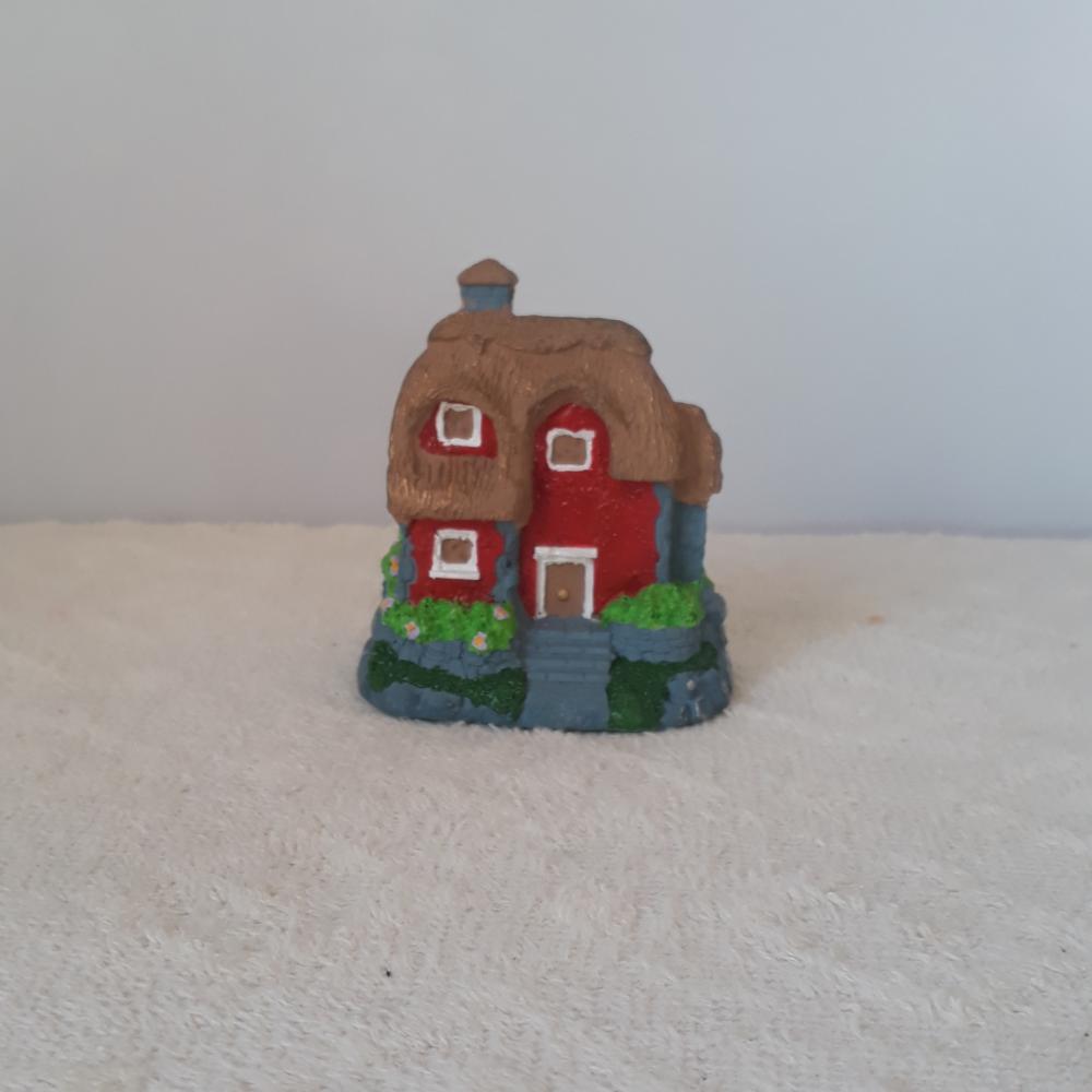 Casa Vermelha Miniatura de Resina