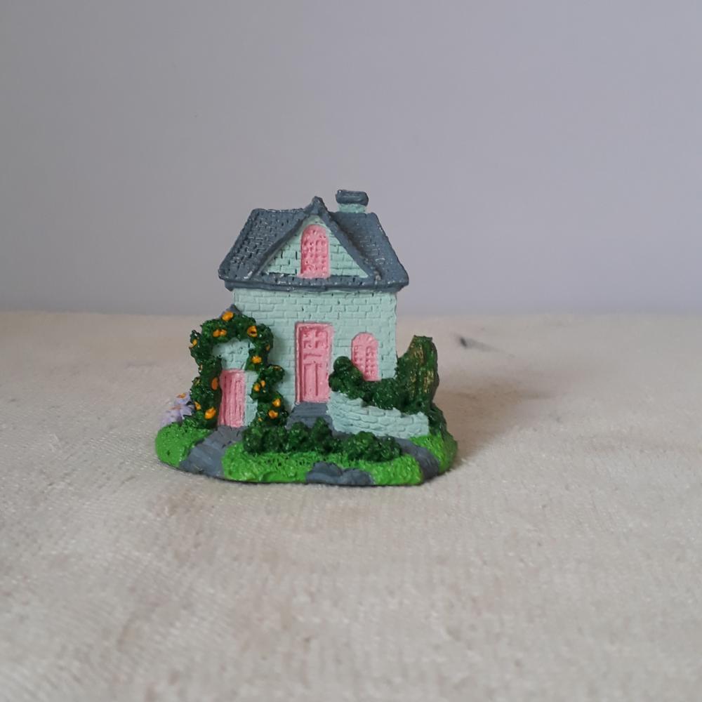 Casa Miniatura de Resina pintada á mão