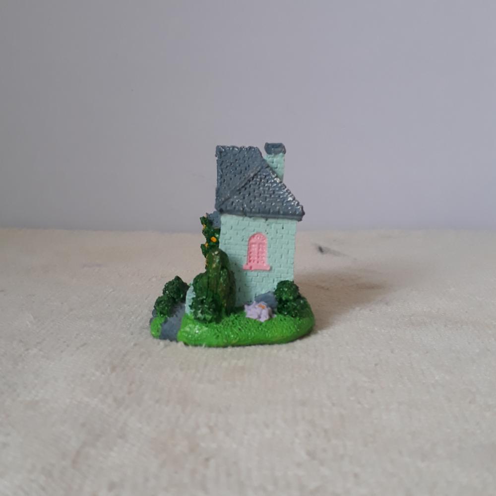 Casa Miniatura de Resina pintada á mão