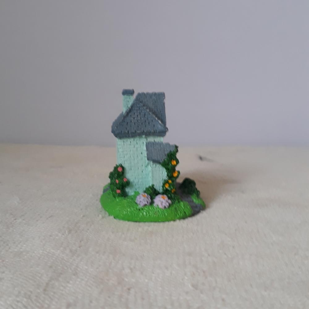 Casa Miniatura de Resina pintada á mão