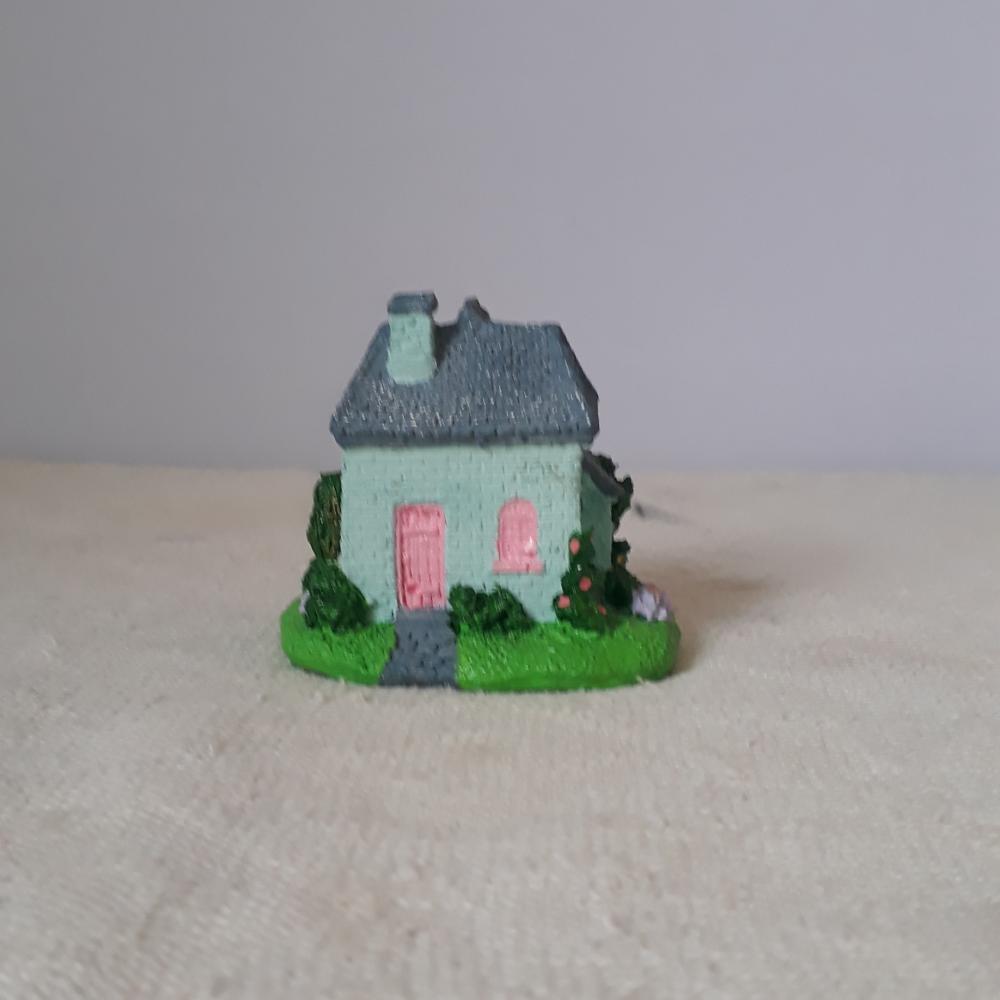 Casa Miniatura de Resina pintada á mão