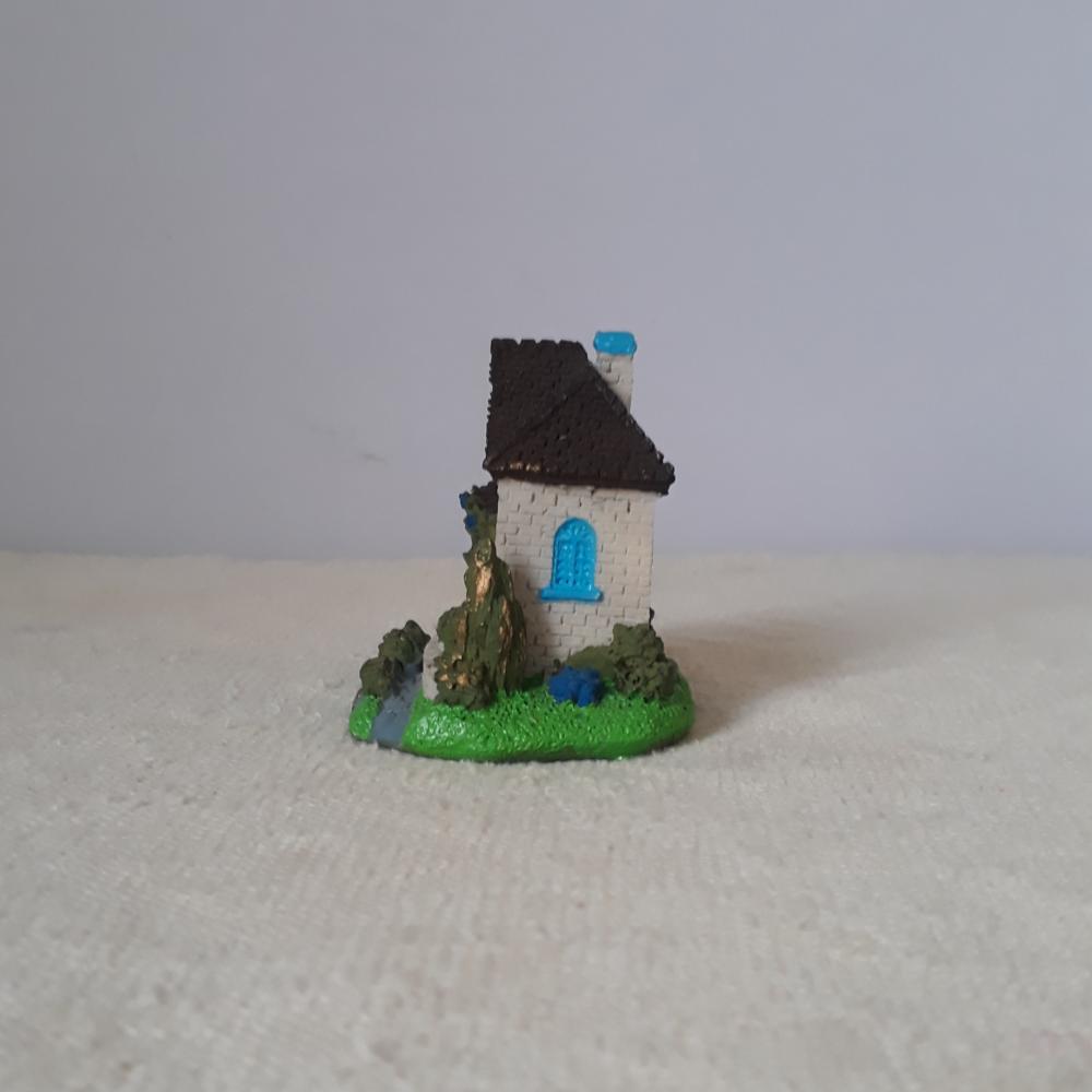 Casa Miniatura de Resina azul pintada á mão