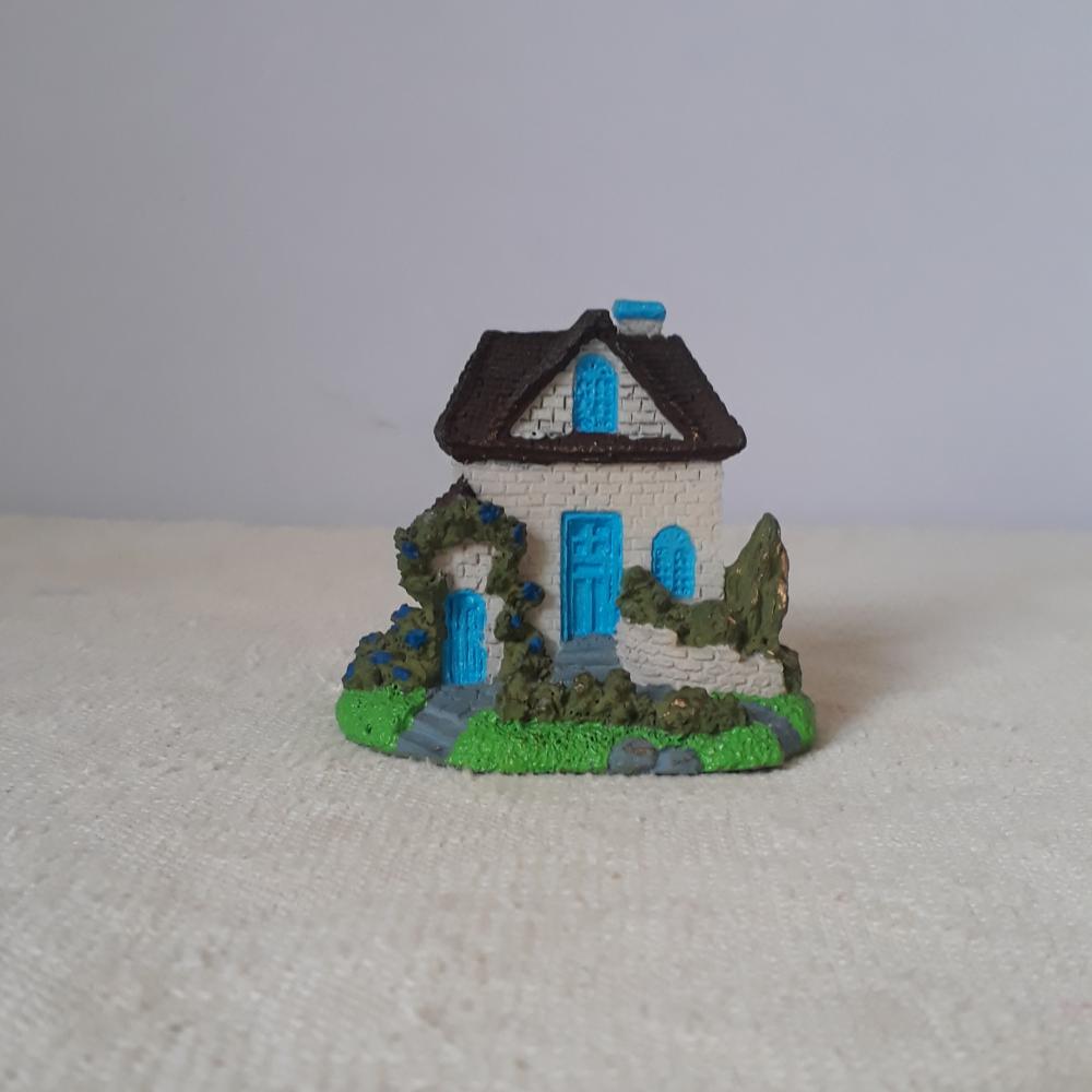Casa Miniatura de Resina azul pintada á mão