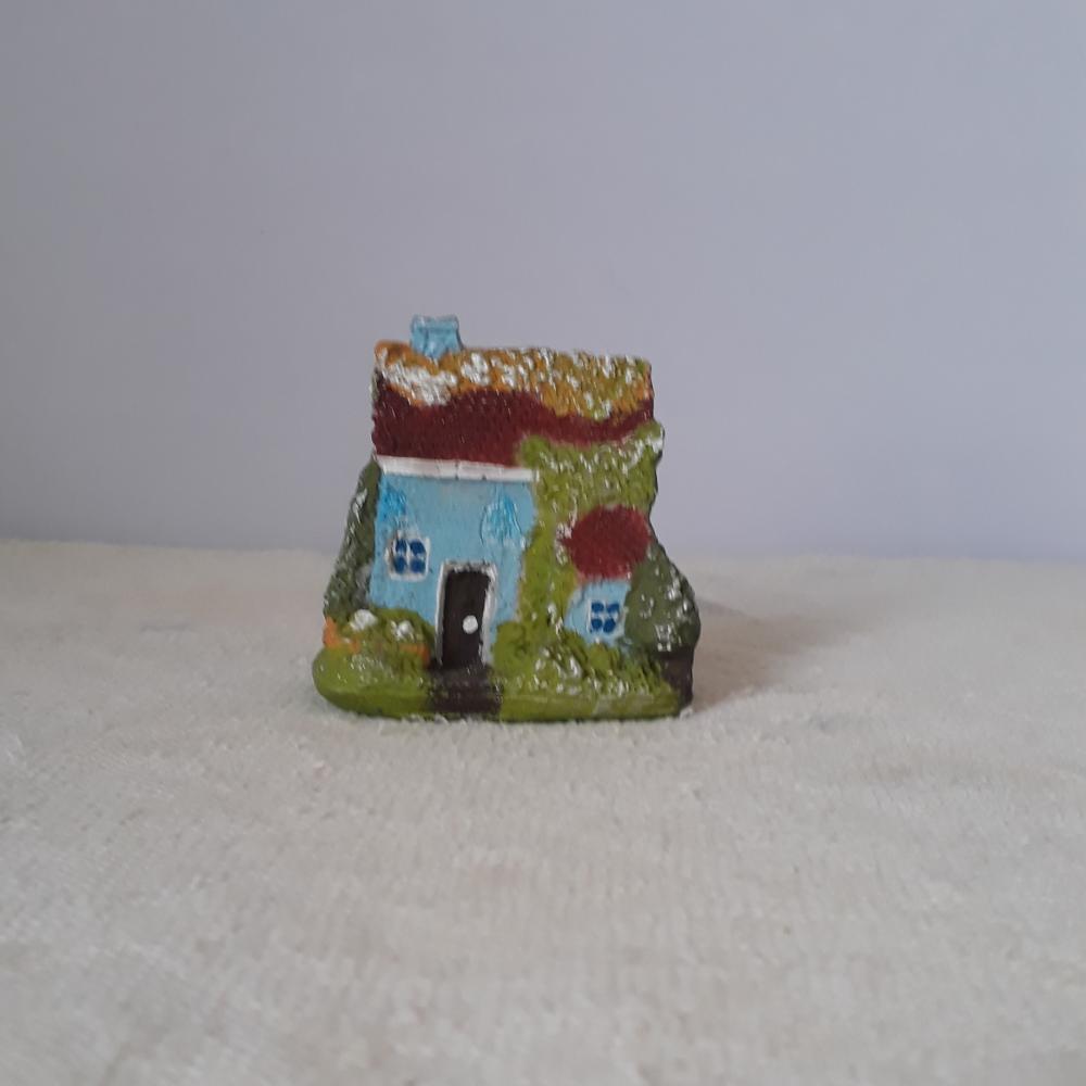 Casa Miniatura de Resina azul pintada