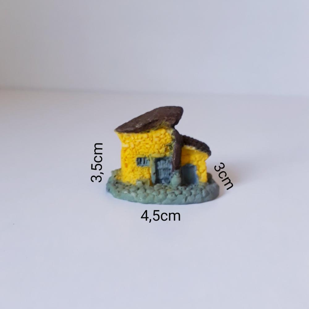 Casa Miniatura de Resina amarela