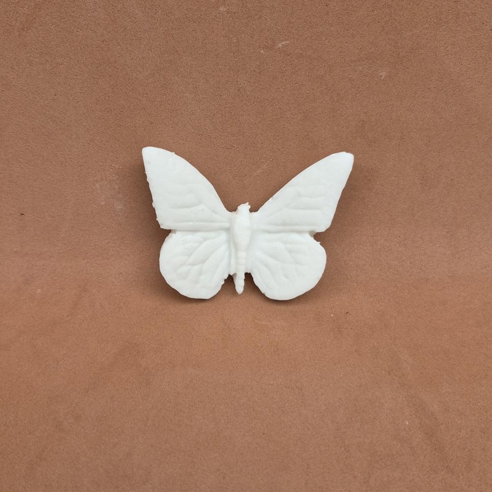 Borboleta aplique em resina