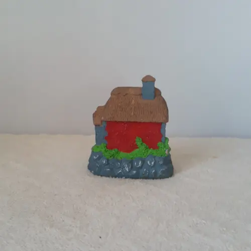 Casa Vermelha Miniatura de Resina