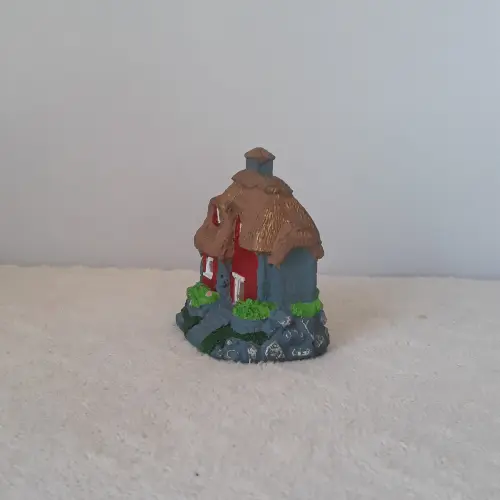 Casa Vermelha Miniatura de Resina