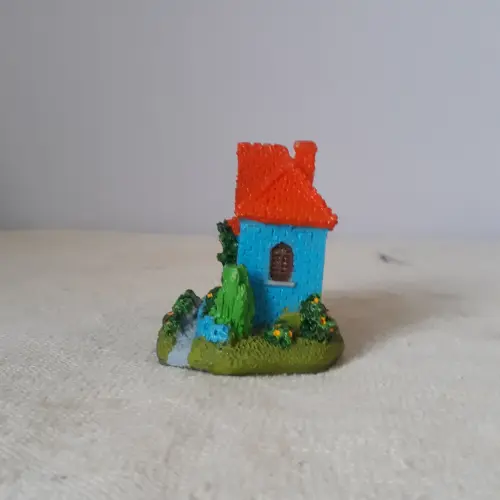 Casa Miniatura de Resina