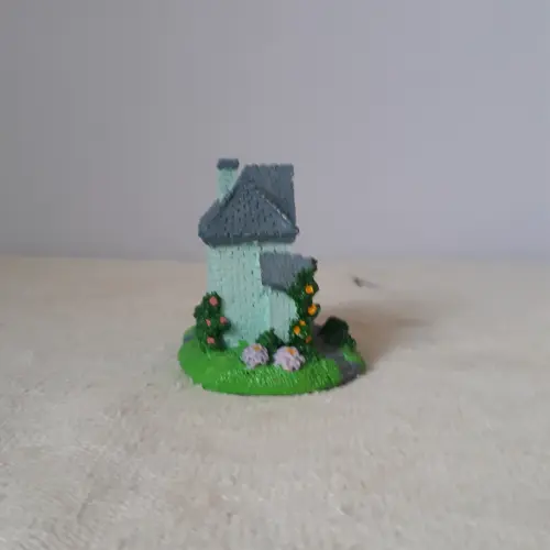 Casa Miniatura de Resina pintada á mão
