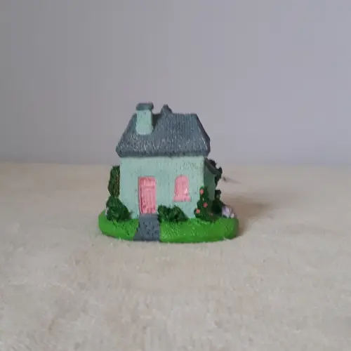 Casa Miniatura de Resina pintada á mão