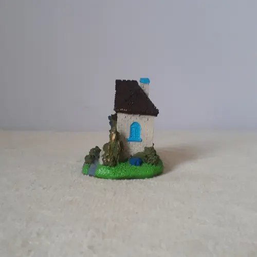 Casa Miniatura de Resina azul pintada á mão