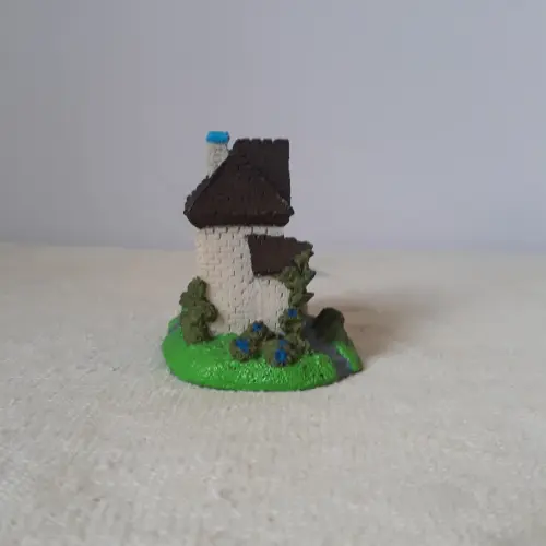 Casa Miniatura de Resina azul pintada á mão
