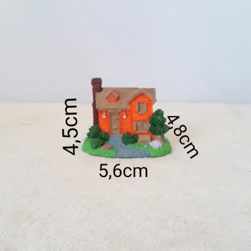Casa Miniatura de Resina alaranjada