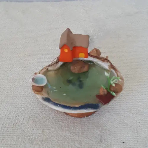 Cenário com concha e miniatura de caa de resina