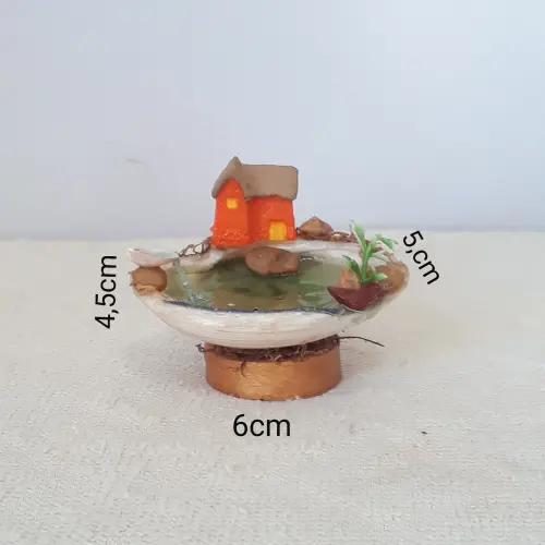 Cenário com concha e miniatura de caa de resina