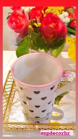 Caneca com Corações, Laço e Borda Pintada