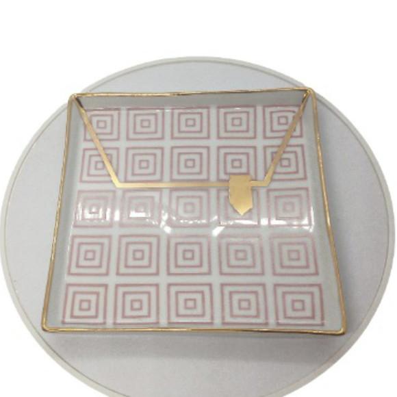 Caneca Bolsa com Bandeja e com Detalhes em Ouro