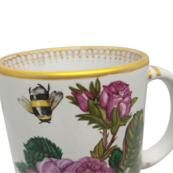 Caneca de Porcelana Pintada à Mão - Modelo Floral com Abelha