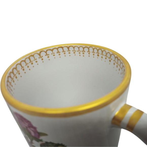 Caneca de Porcelana Pintada à Mão - Modelo Floral com Abelha