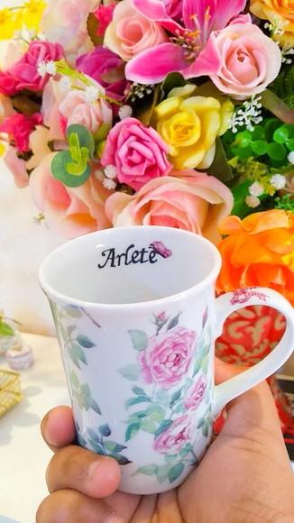 Caneca Florida Personalizada com Nome na Parte Interna