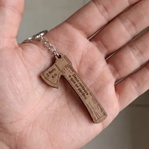 Chaveiro mdf Eliseu e o Machado - Deus Restaura - 2 Reis 6:6