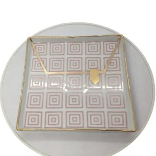 Caneca Bolsa com Bandeja e com Detalhes em Ouro