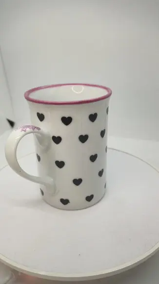 Caneca com Corações, Laço e Borda Pintada