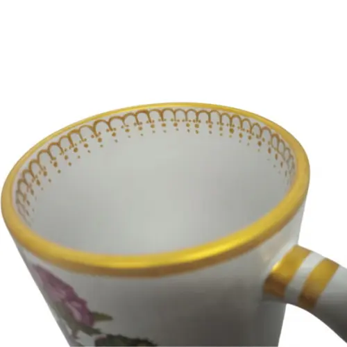 Caneca de Porcelana Pintada à Mão - Modelo Floral com Abelha