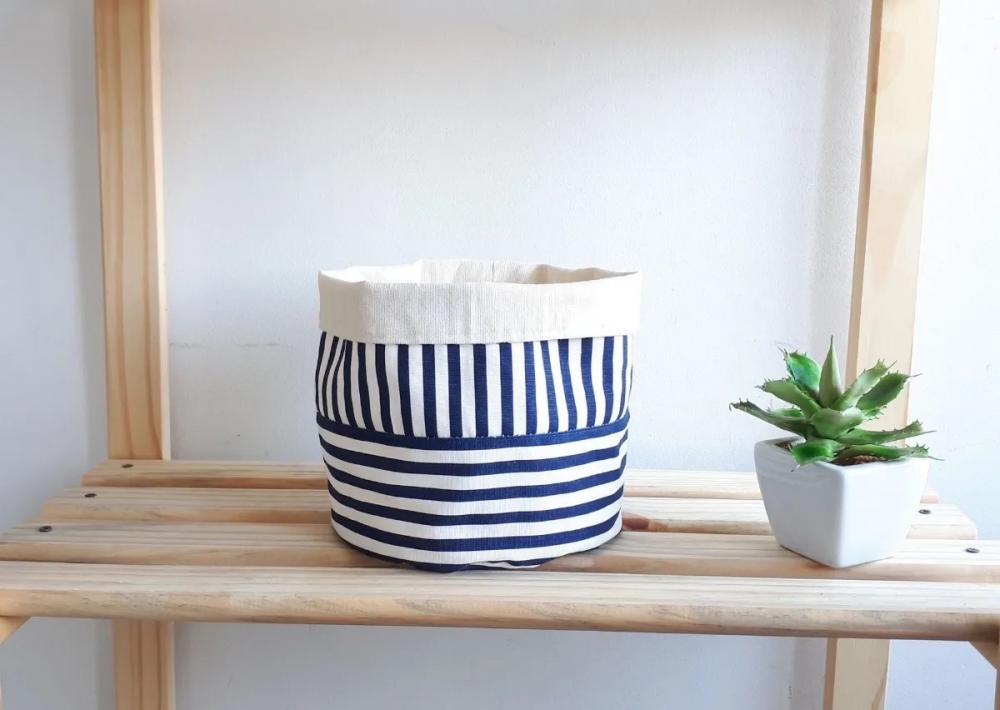 Eco Cesto de Tecido Listrado Azul Branco e Cru