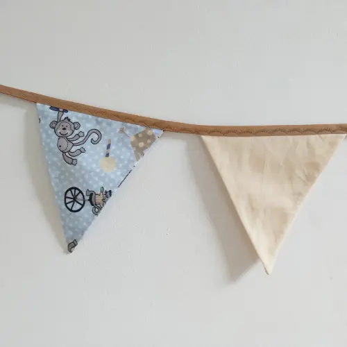 Bandeirinhas em Tecido Lila