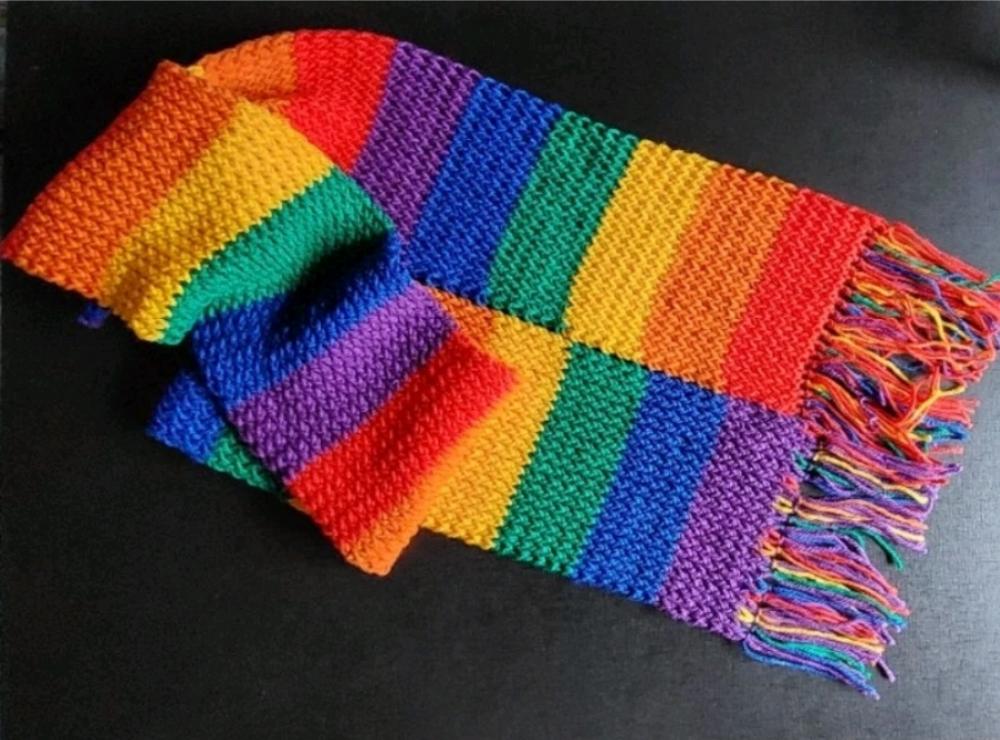 Cachecol arco íris orgulho