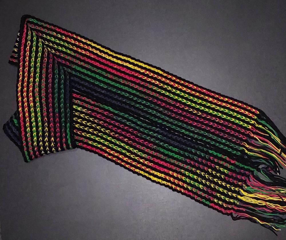 Cachecol listrado preto e cores do reggae