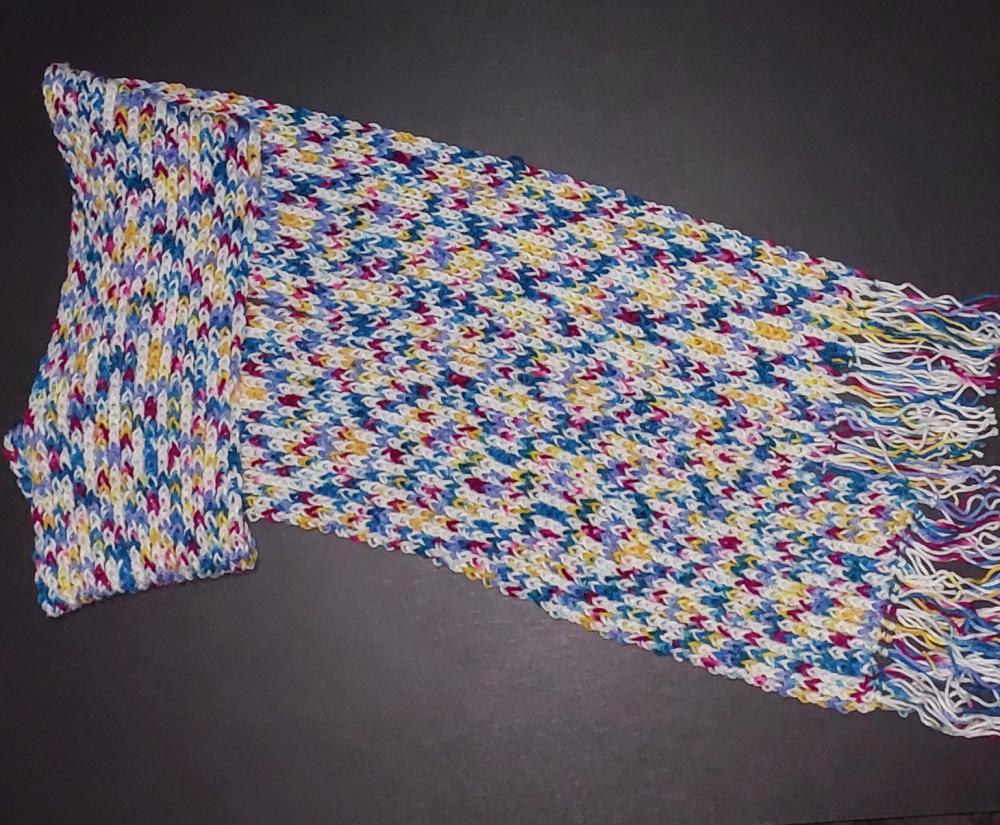 Cachecol branco com efeitos coloridos