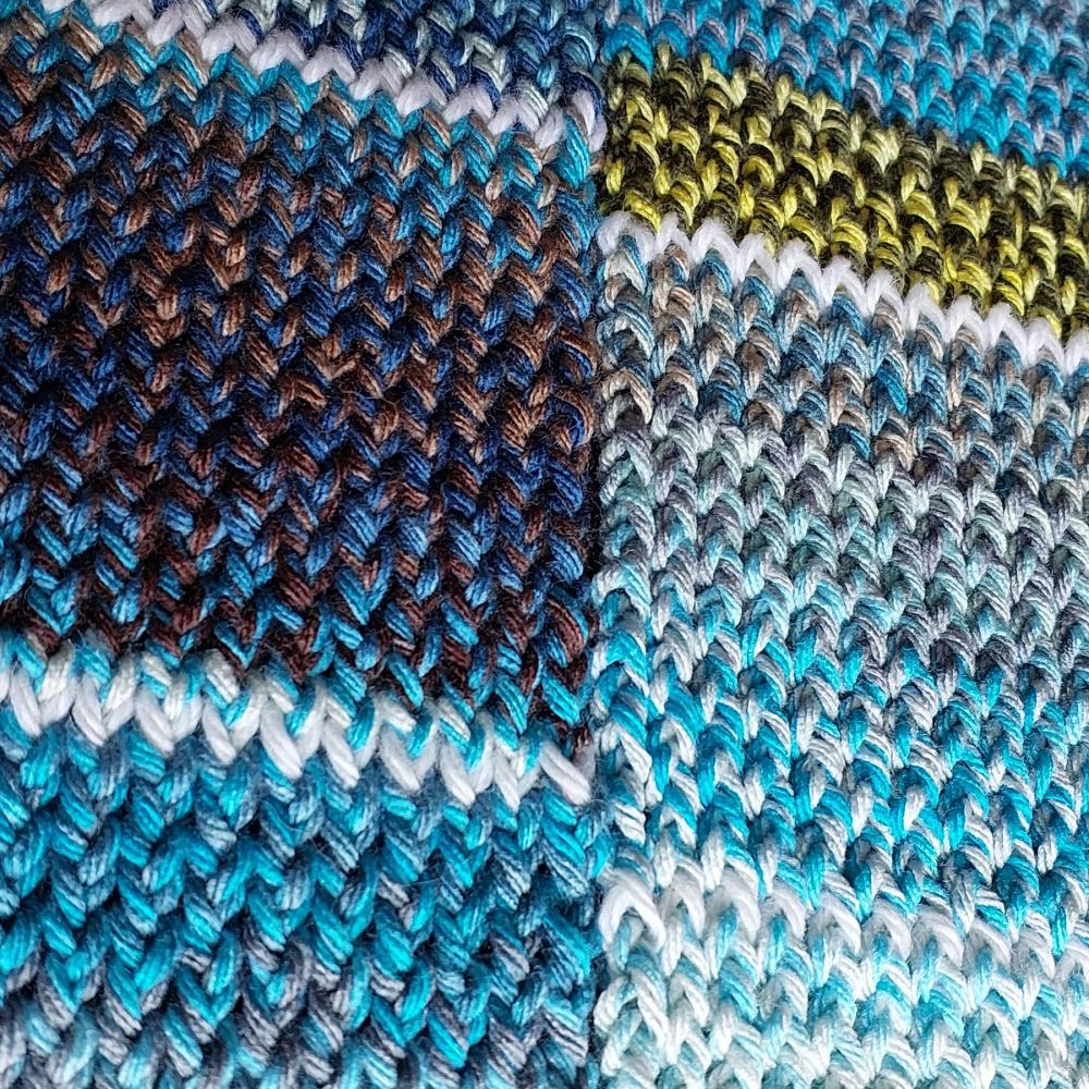 Cachecol bege e mesclado