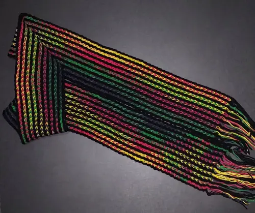 Cachecol listrado preto e cores do reggae