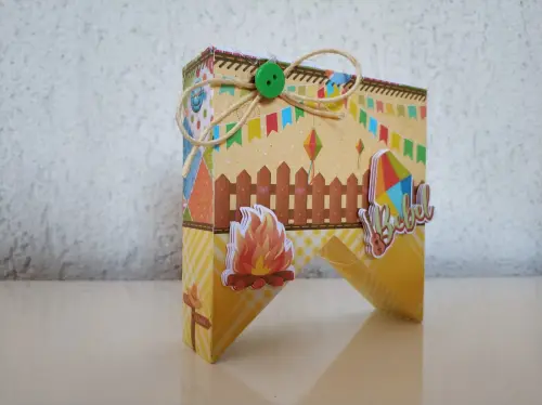Arquivo de Corte Caixa Bandeirinha 04 - Festa Junina - STUDIO/PDF
