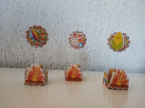 Arquivo de Corte Forminhas e Toppers 02 - Festa Junina - STUDIO/PDF