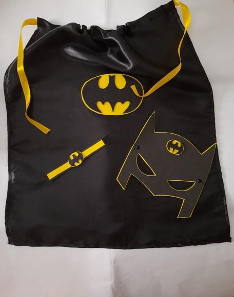 Kit Super Heróis, Capa de Cetim, Braceletes e Máscara