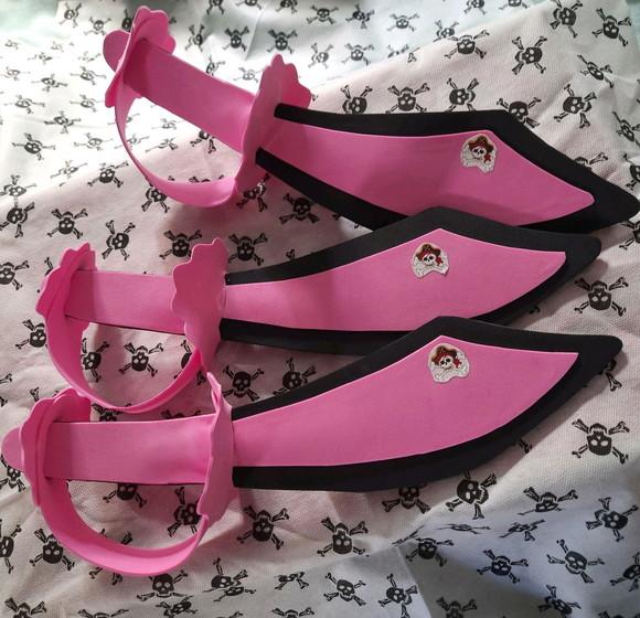 Espada menina pirata rosa em Eva