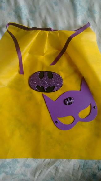 Capa e Máscaras Batgirl em Tnt