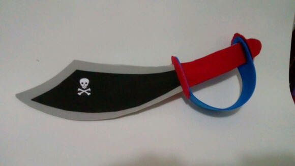 Espada menina pirata rosa em Eva