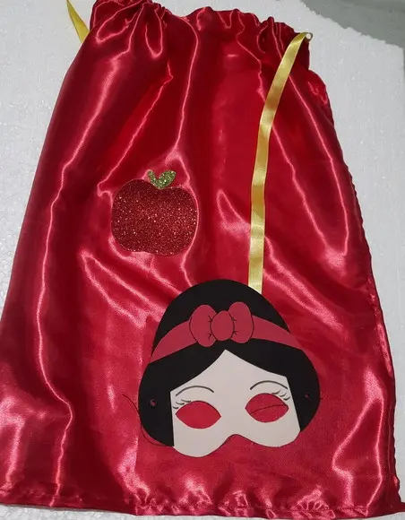 Máscara e Capa de Cetim Branca de Neve